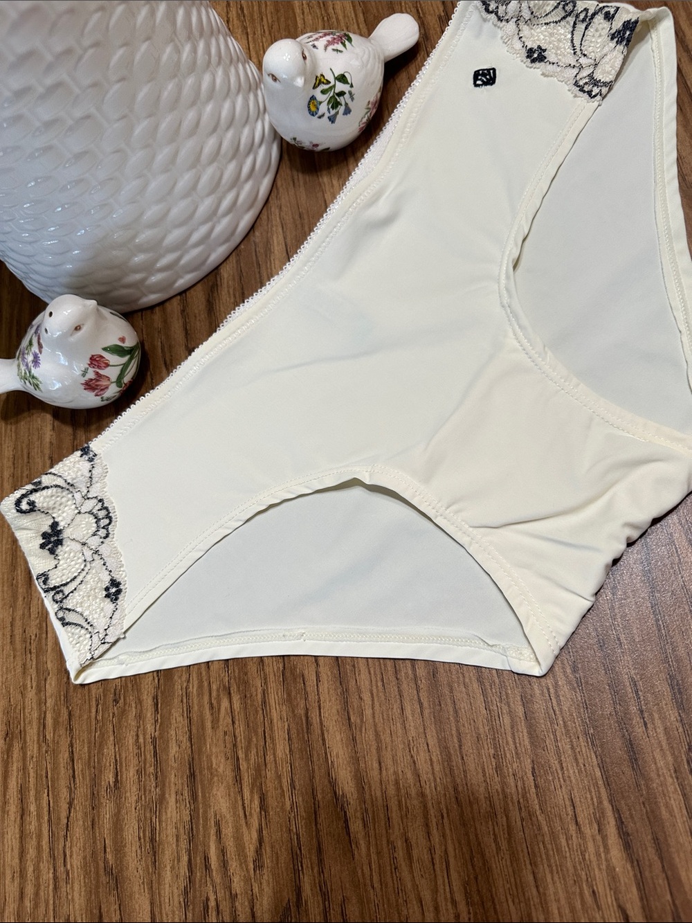 Eileen West Ivory Nylon /Spandex Hipster Panty  w/black lace - XL